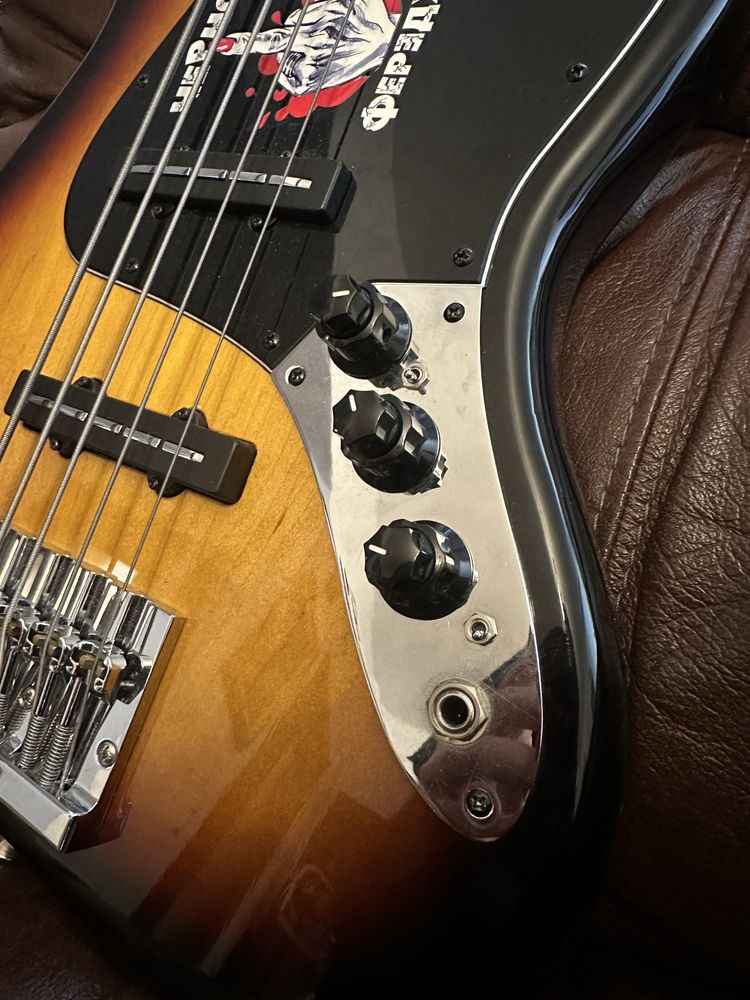 Бас китара Fender Jazz Bass