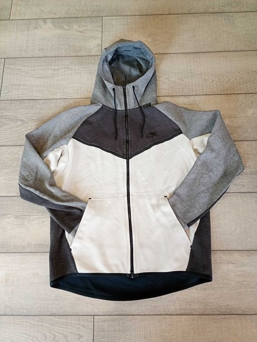 Nike Tech Sportswear мъжки суичър с качулка размер L.