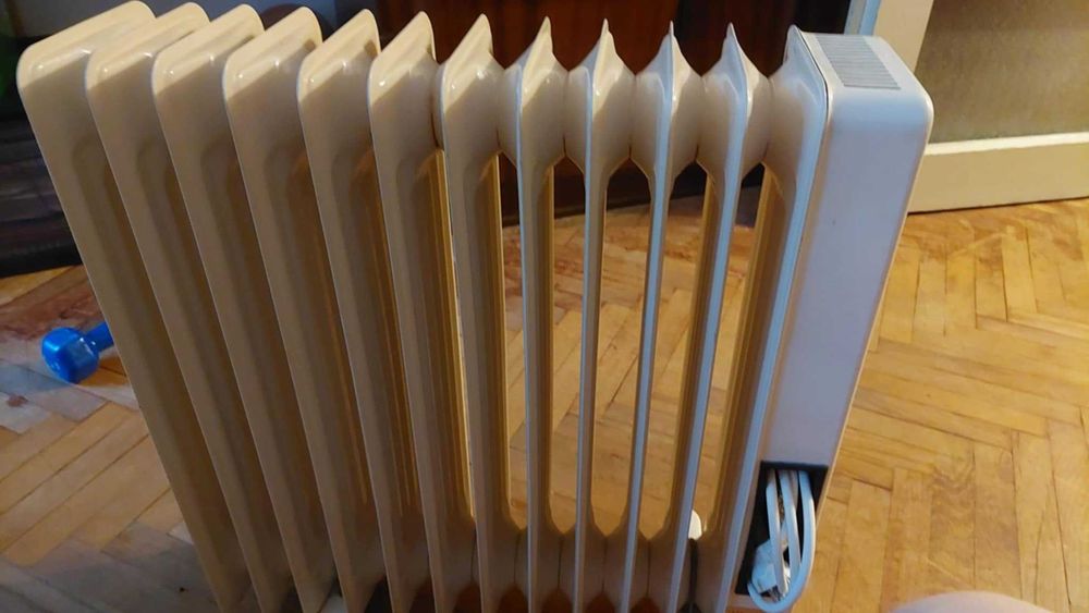 Обзавеждане за стая-Диван , Масичка и Радиатор