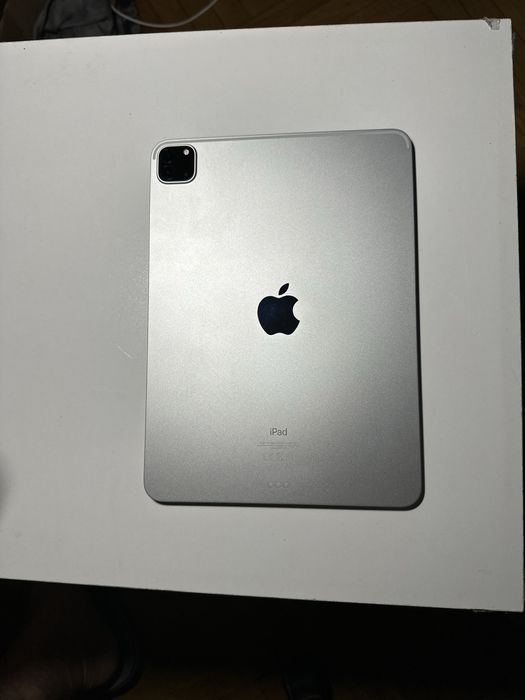 iPad Pro 11” (Gen 3) M1 128 GB, Wi-Fi + 5G bat 92%