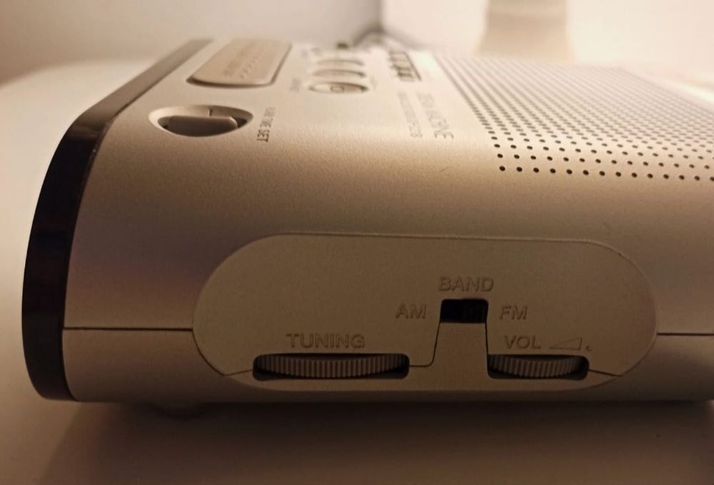 Philips + Sony : radio FM / AM, ceas, alarmă, calendar