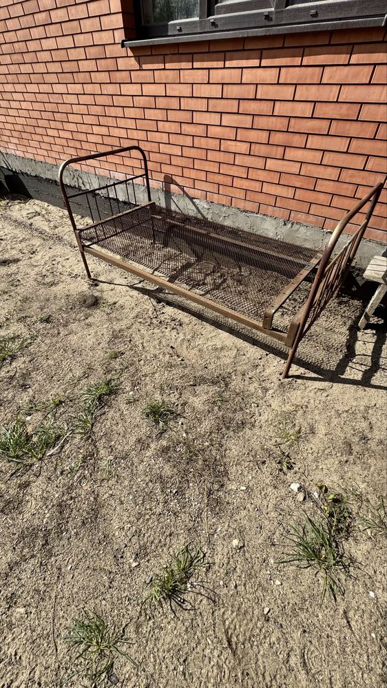Продам железную кровать!!!