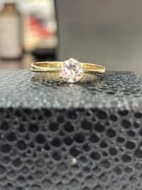 Годежен златен пръстен с естествен диамант