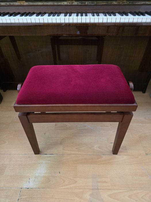 Пиано стол. Стол за пиано.