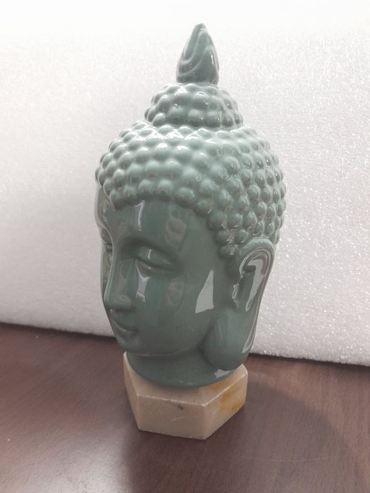 Buddha din ceramica pe soclu marmura,  h 18 cm