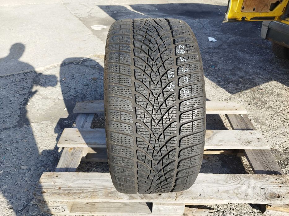 285/30/21 Дънлоп Уинтър Спорт 2016г 6,5мм Единичка AO Audi