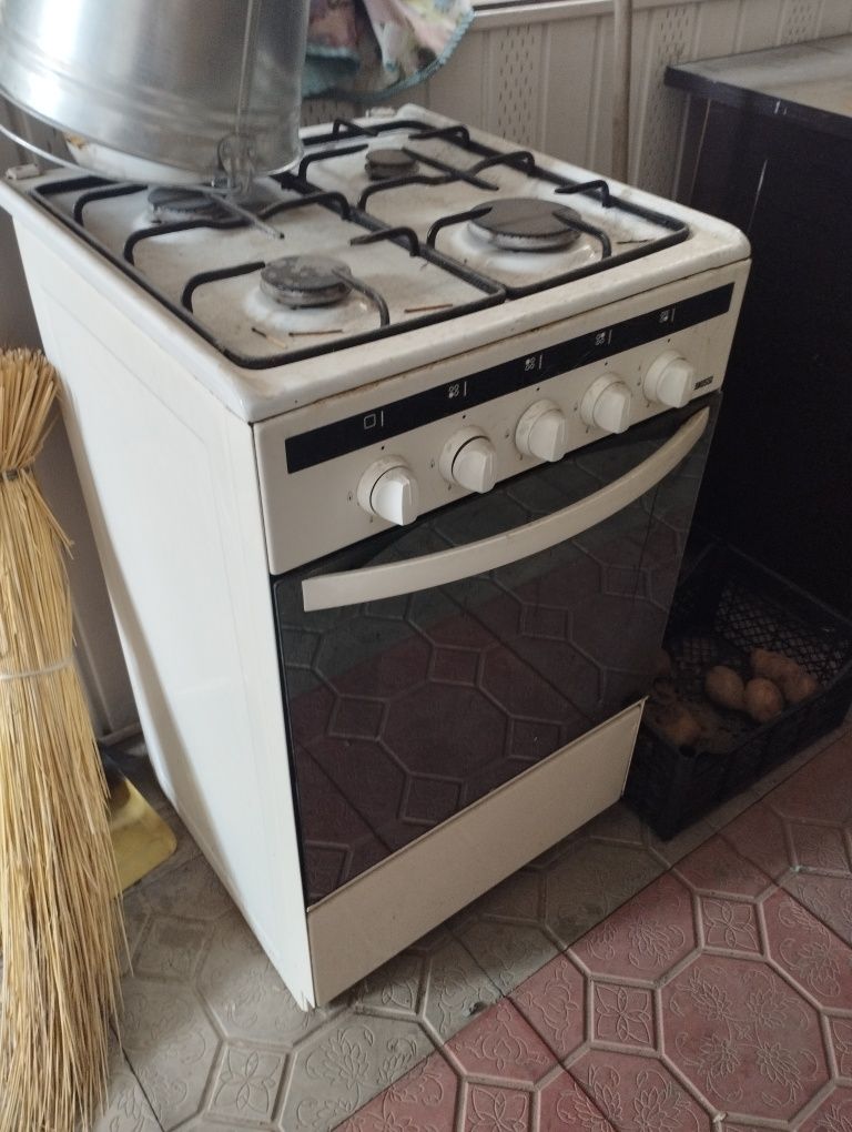 Продам газовую плиту