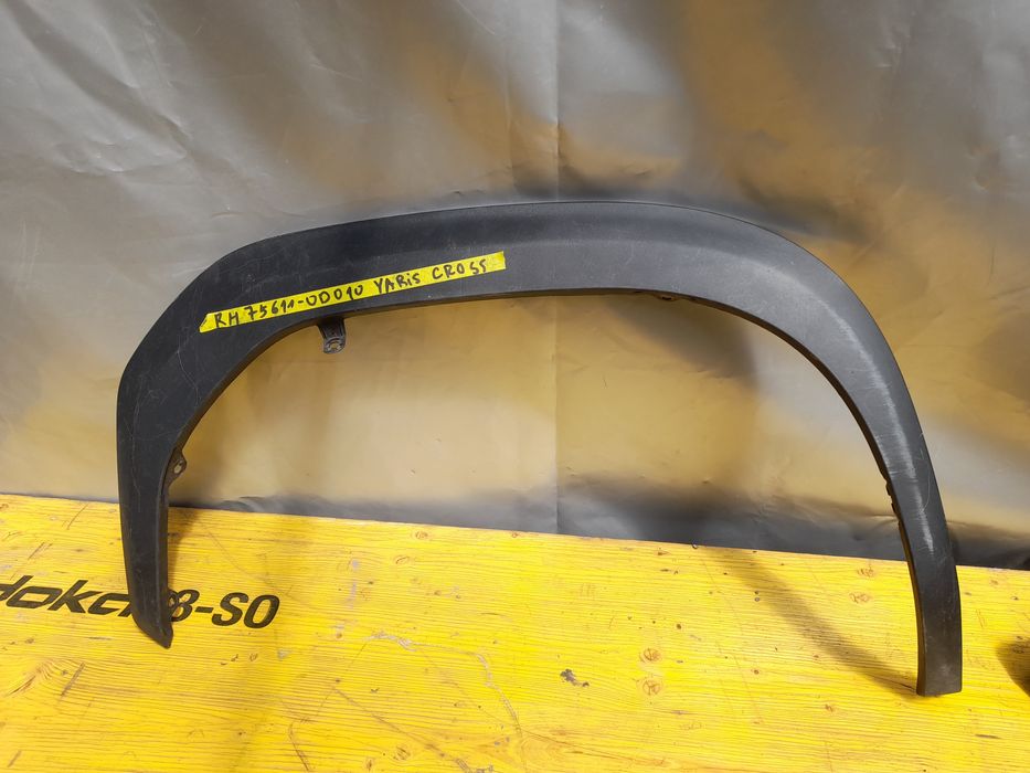 Лайсна калник  тойота ярис крос 2022г Toyota jaris Cross