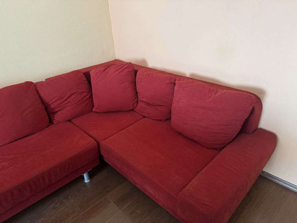 Продавам диван с функция сън и ракла