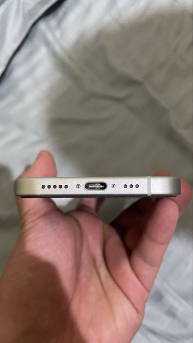 Iphone 15 mentoloviy svet