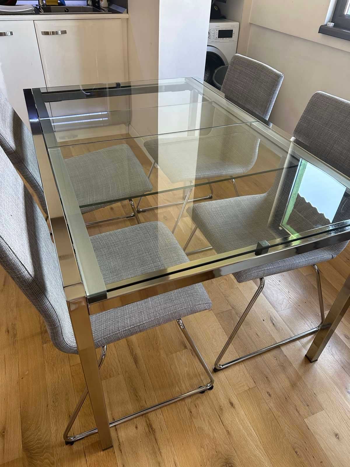 Комплект трапезна маса и четири стола