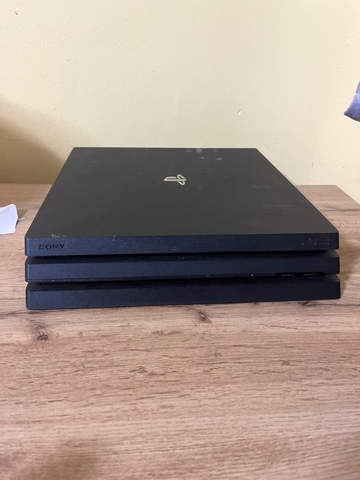 PS4 PRО 1TB + 3 игри + акаунт
