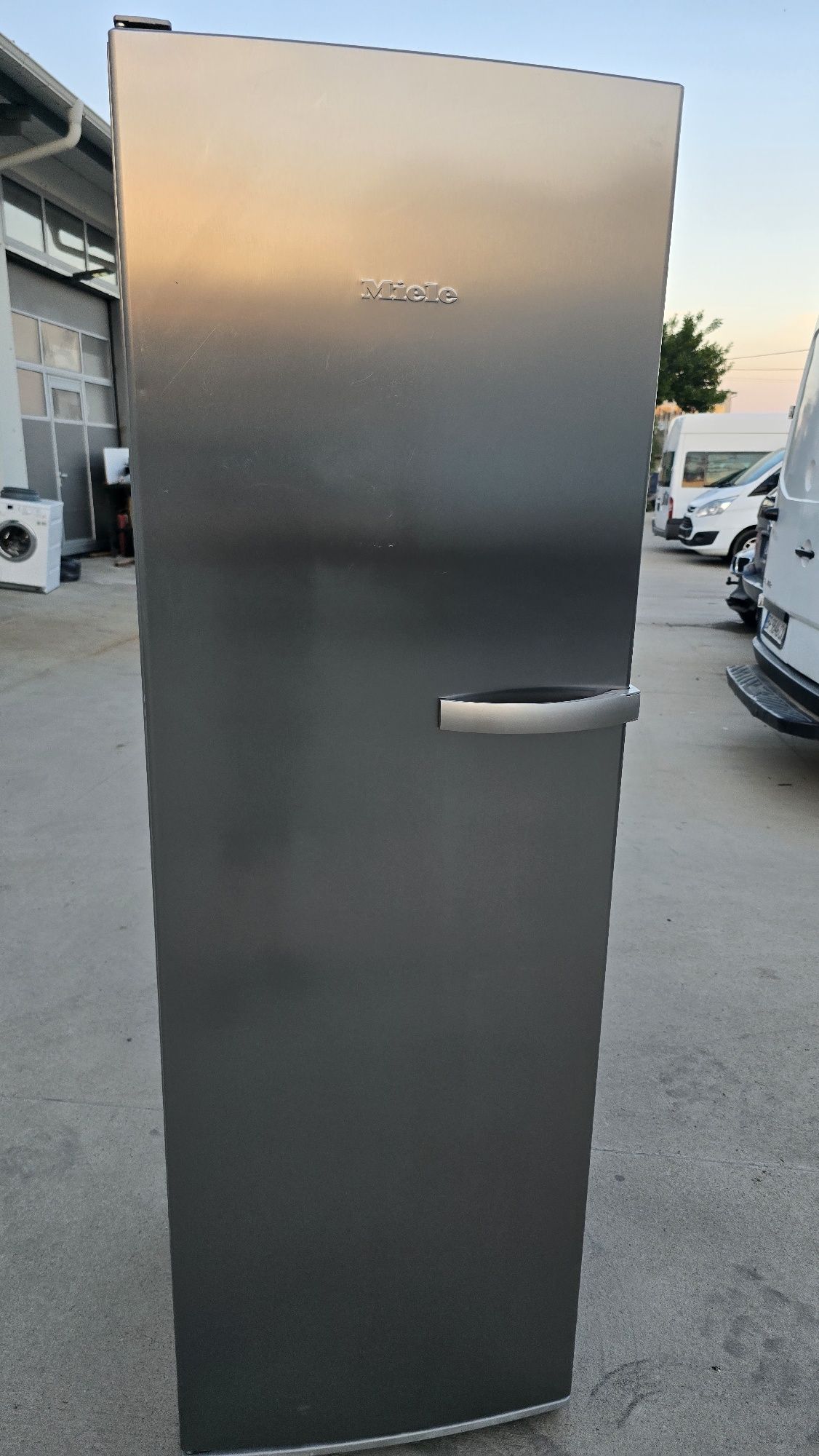 Охладител Miele 186см