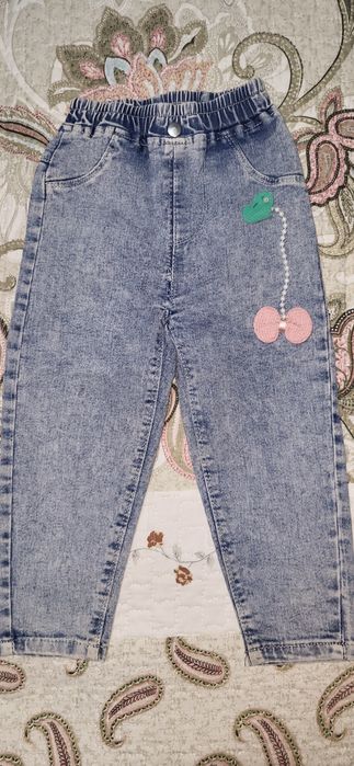 Джинсы на девочку разных возрастов