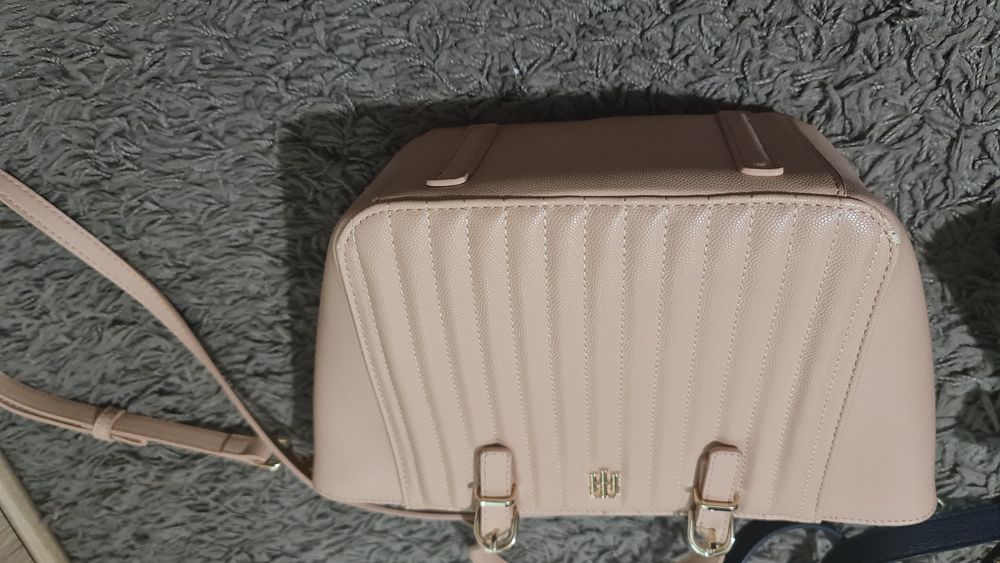 Лот чанти Tommy hilfiger