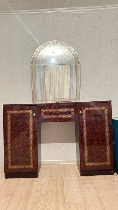 Продаеться кровать и комод