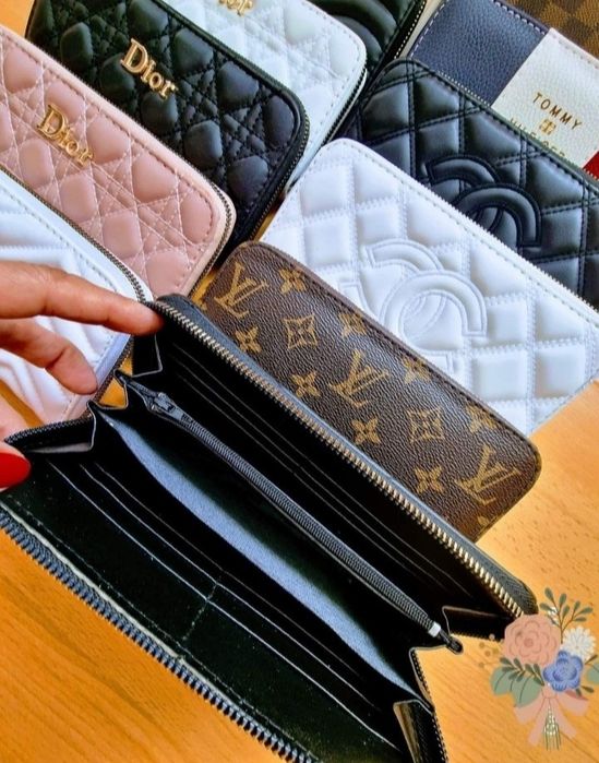 Portofele dama,diverse nuanțe, logo metalic auriu  import Italia