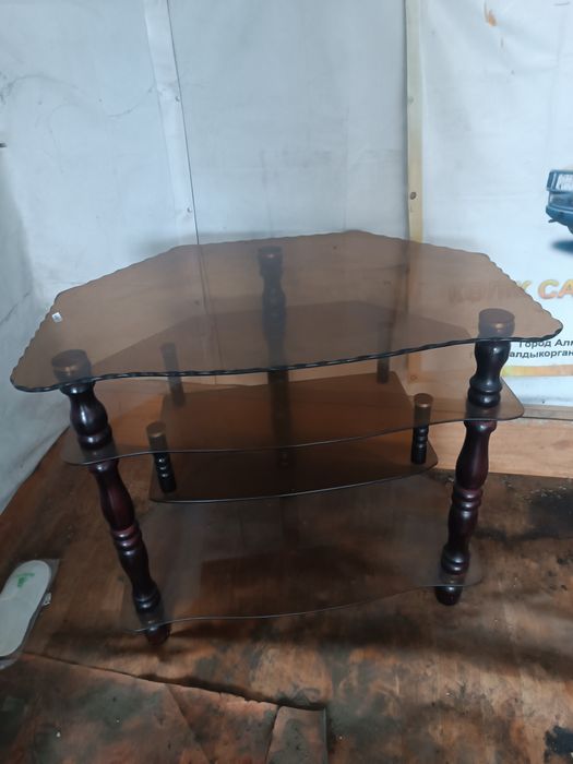 Столик под телевизор