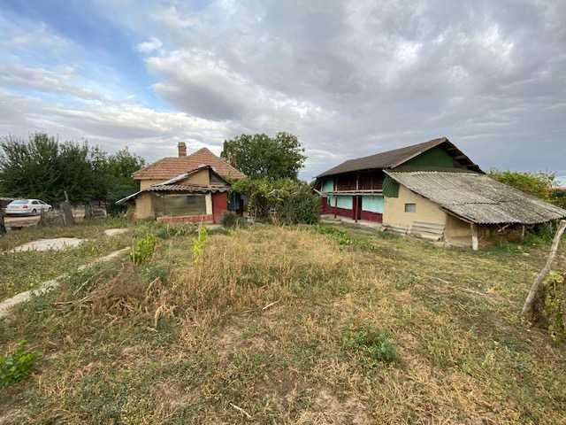 Casa batraneasca de vanzare cu teren 5000mp Surlari,  Petrachioaia IF