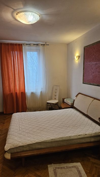 Apt 2 camere, Bucureștii Noi, in fața stației de metrou Jiului