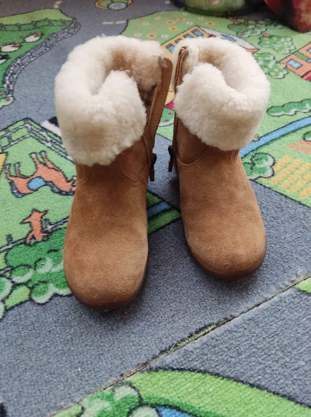 Ghetute UGG, stare foarte buna marimea 26