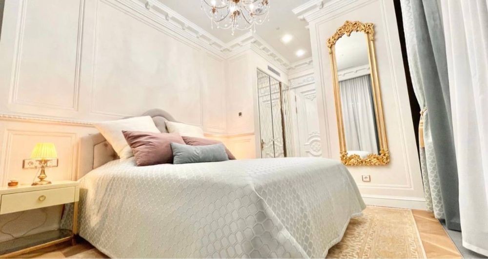 Гостиница России-Новостройка! Сдается 3-х комнатная в центре города!