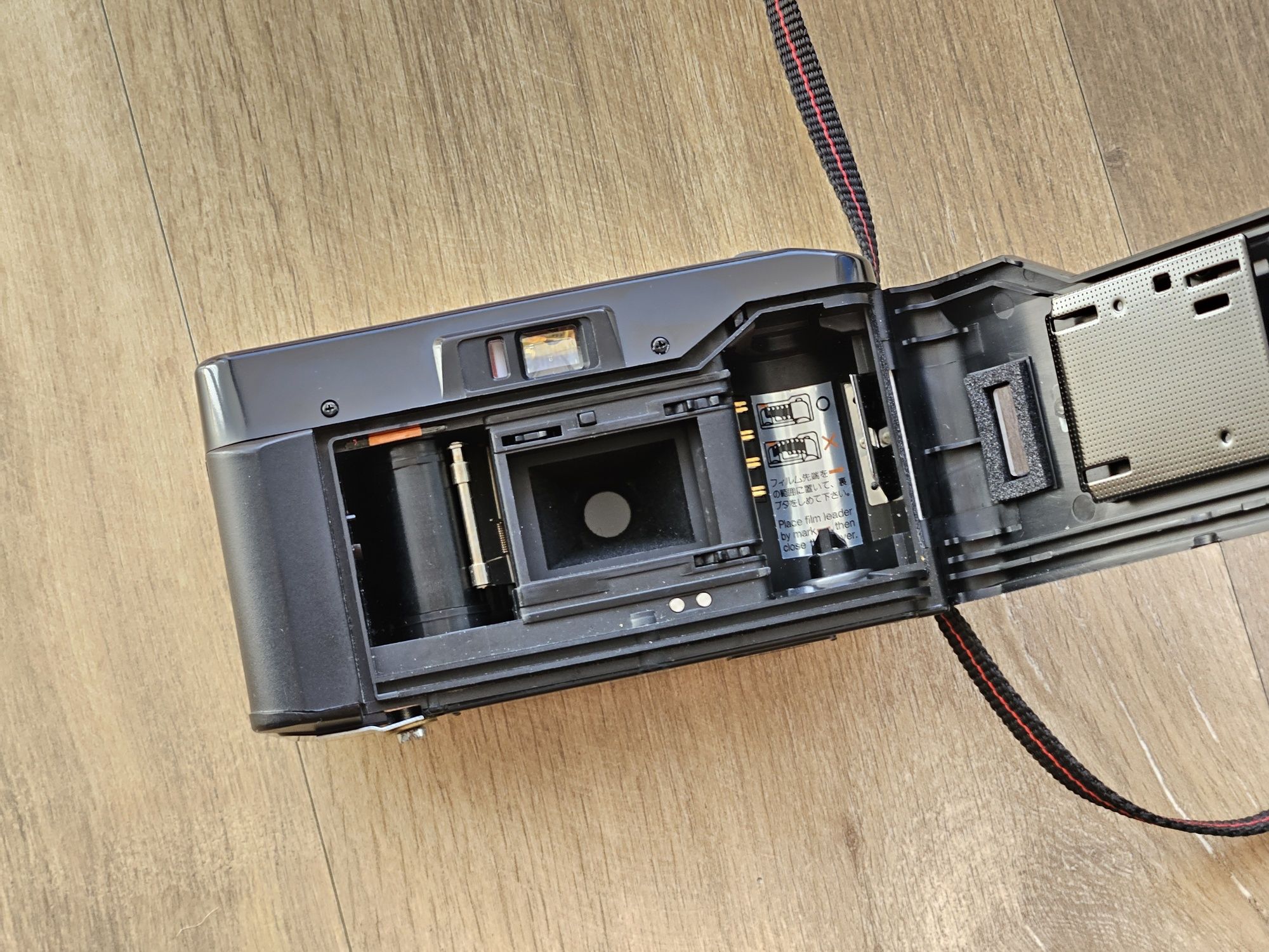 Yashica T2, aparat foto cu film, Carl Zeiss 35mm