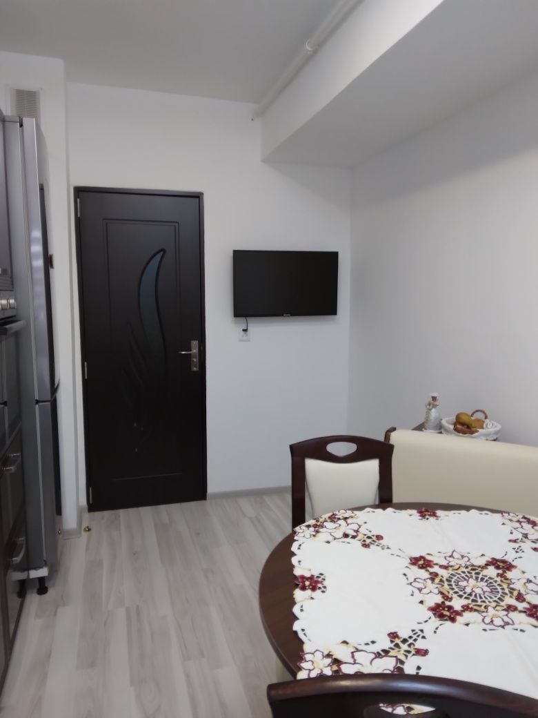 Închiriez  apartament ²2camere centrul civic