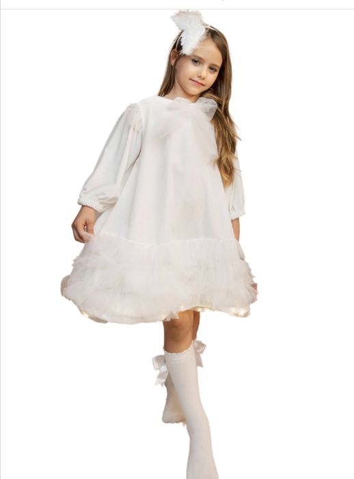 Rochiță din catifea albă, cu luminite