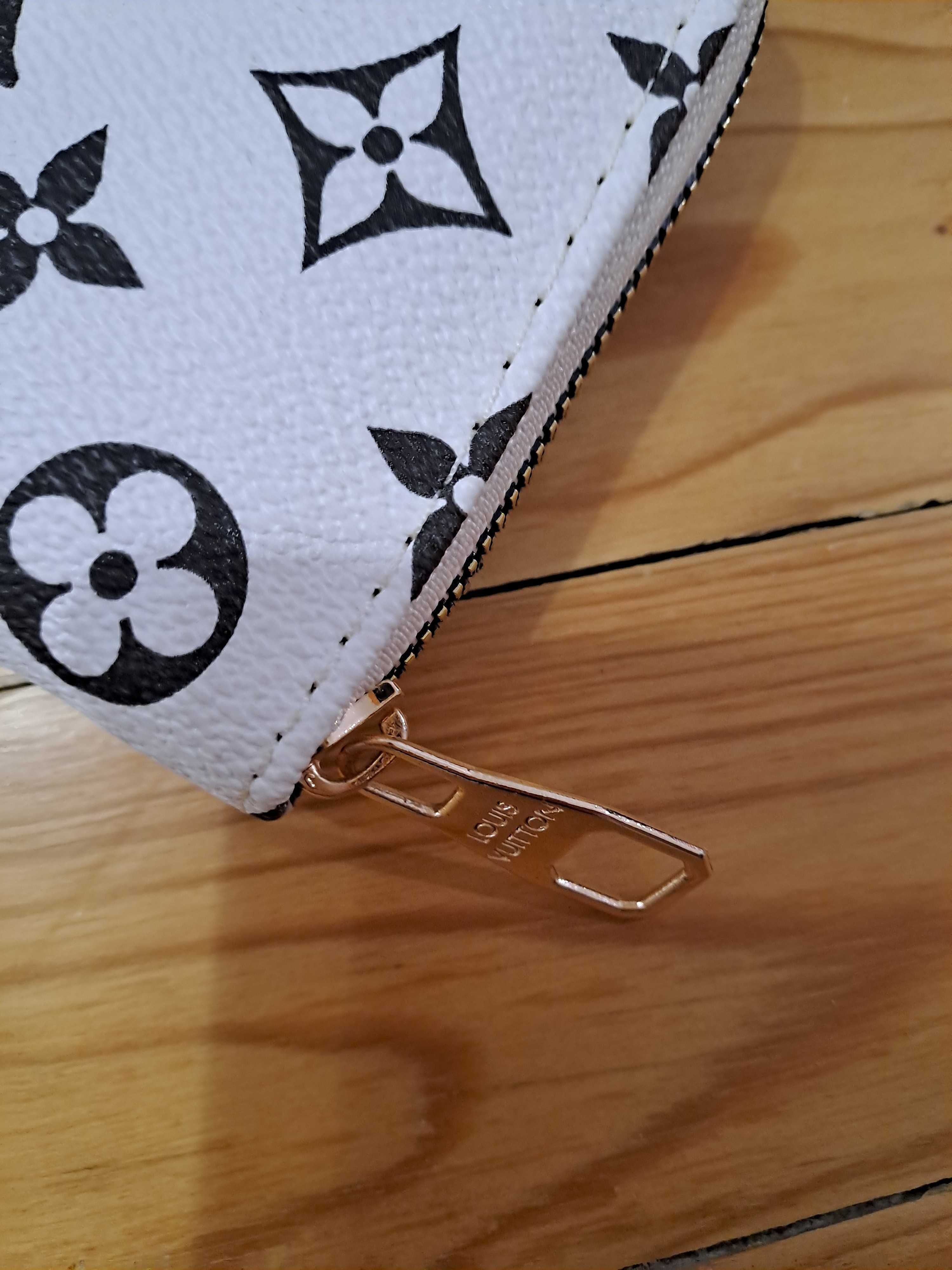 Портмонета на ''Louis Vuitton''