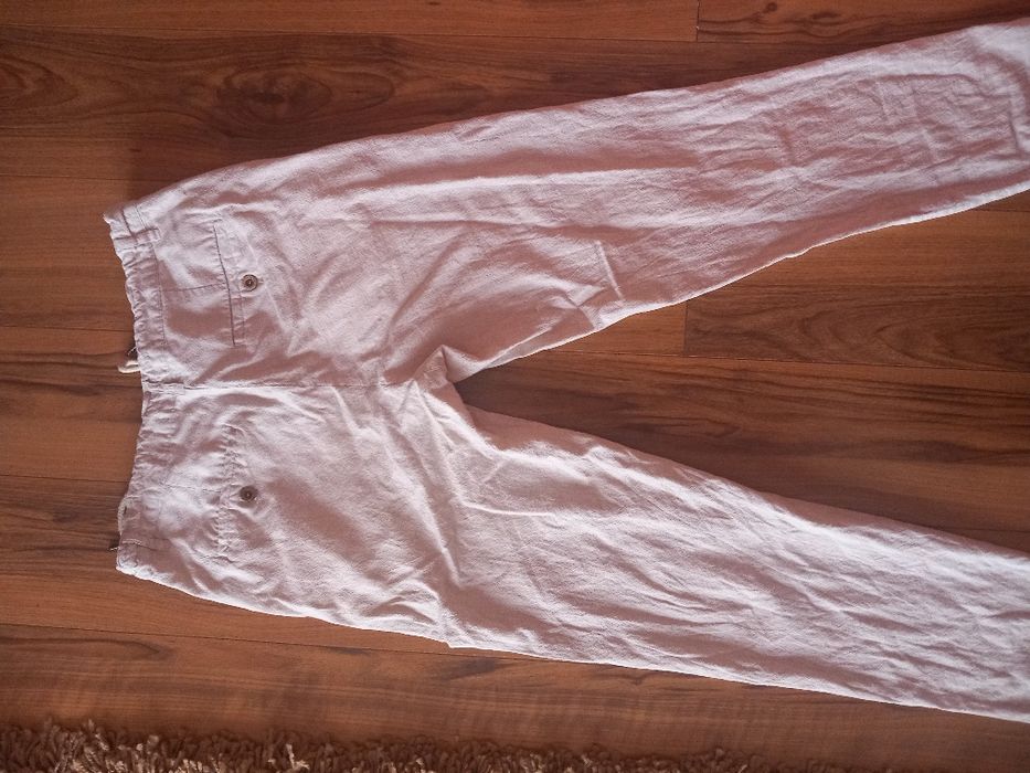 Vând pantaloni de în de culoare crem