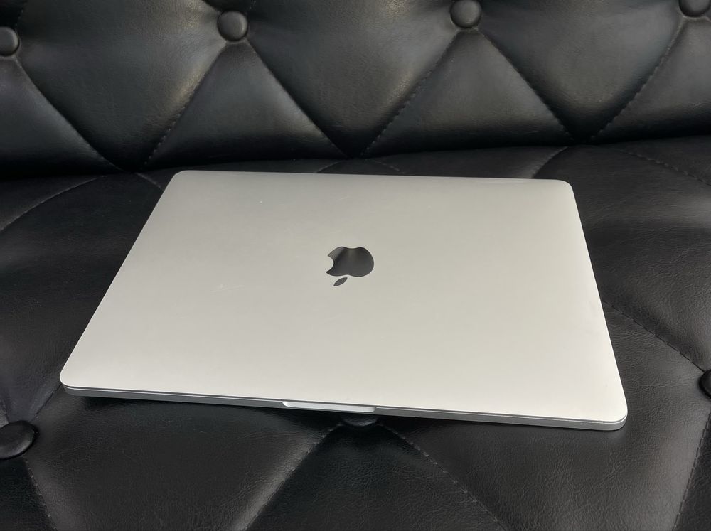 Apple MacBook Pro 2017 года в хорошем состояние
