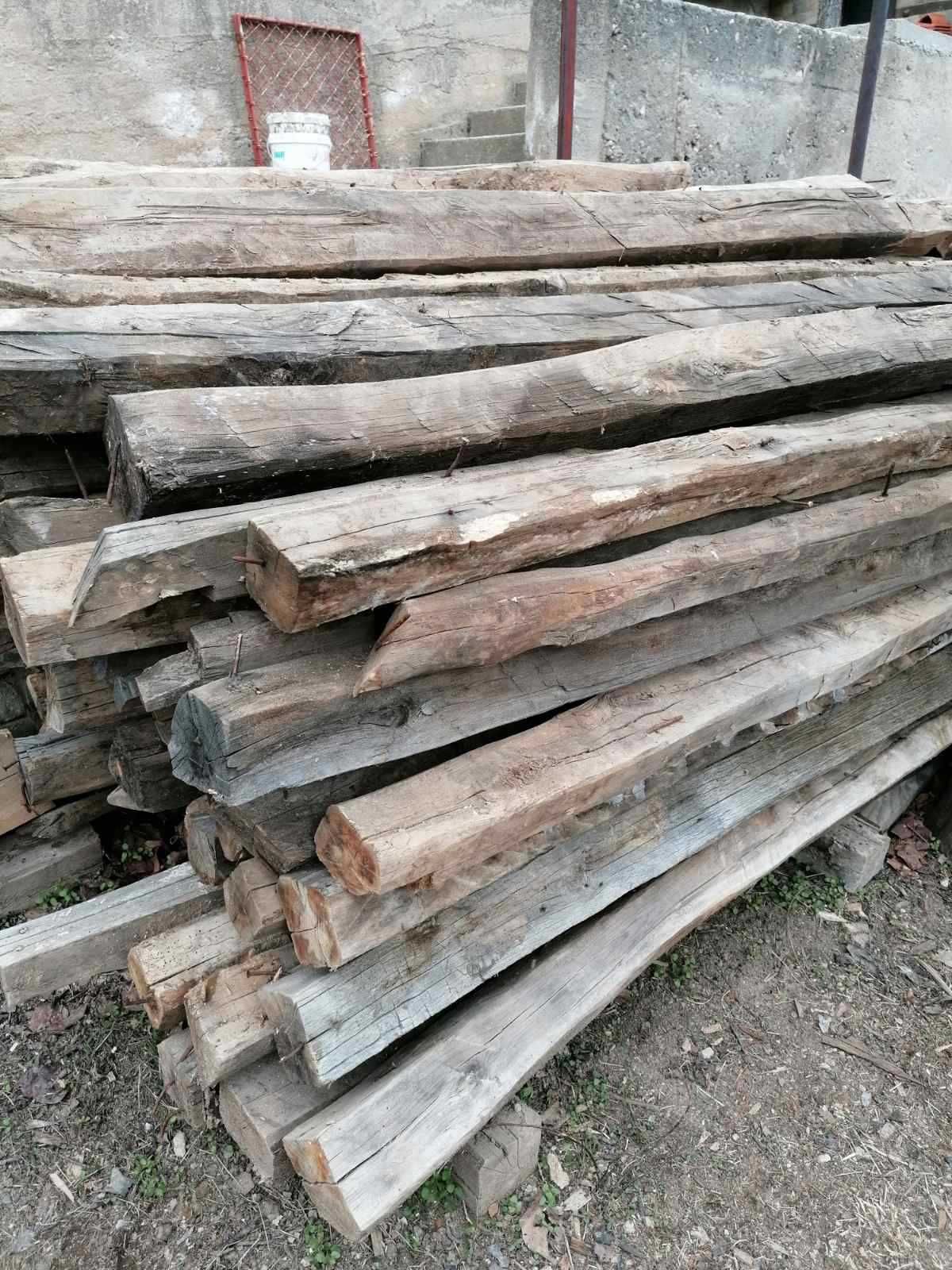 Стари дървени греди