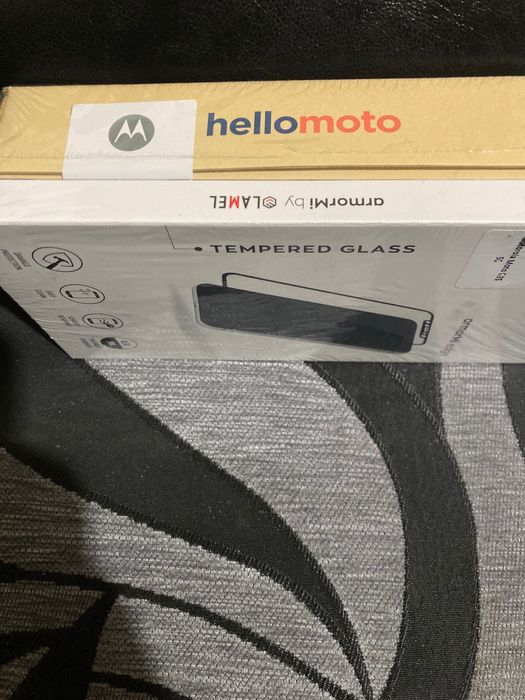 Нов телефон Моторола Moto g35 256gb с протектор .