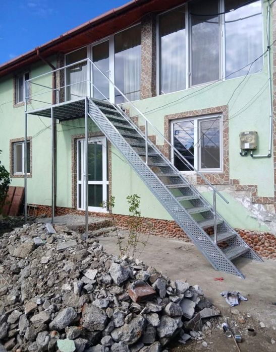 Scări metalice zincate