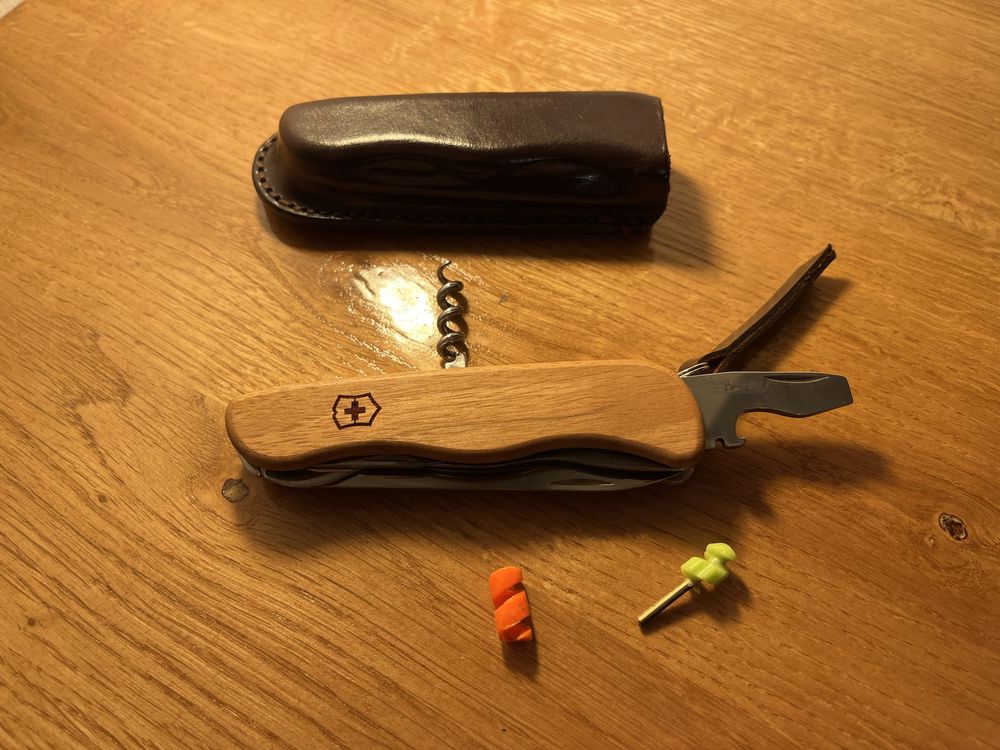 Victorinox Forester wood + accesorii