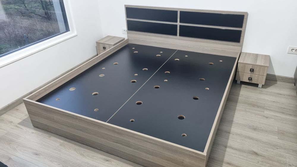 Pat dormitor 180x200 cu 2 noptiere