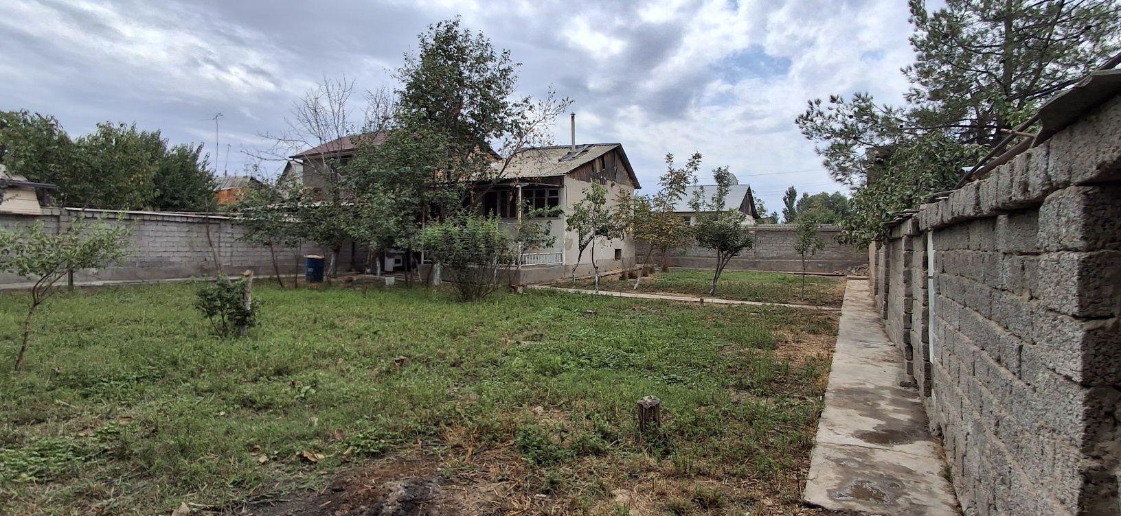 Nazarbek Hovli sotiladi