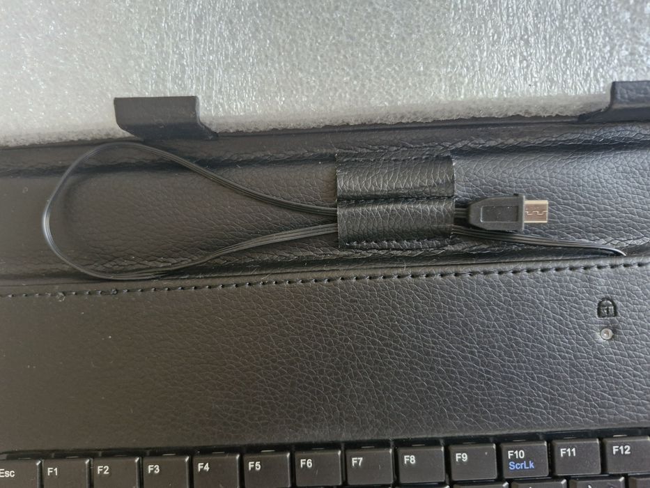 Калъф за таблет с клавиатура