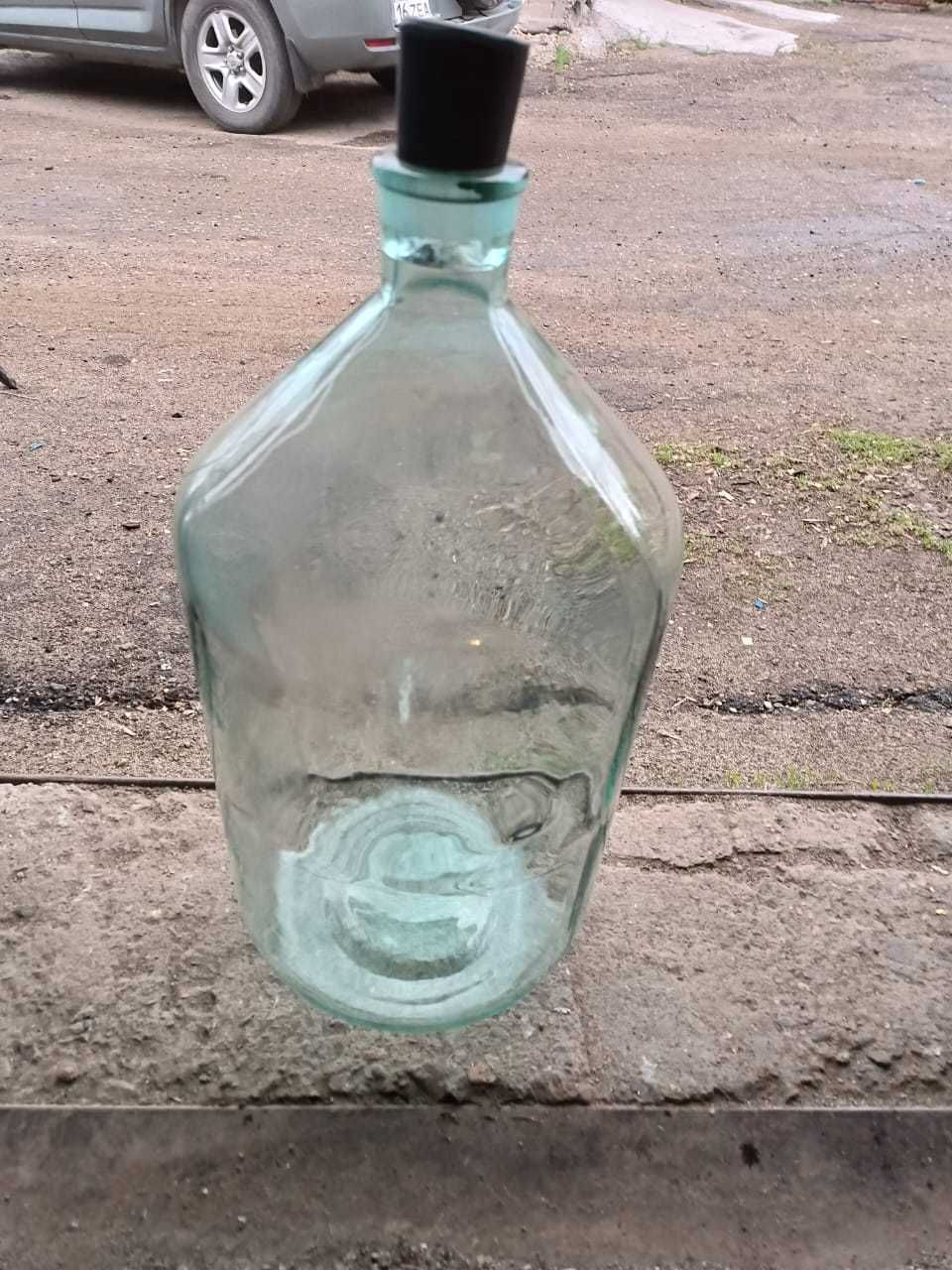 Продам стеклянный бутыль