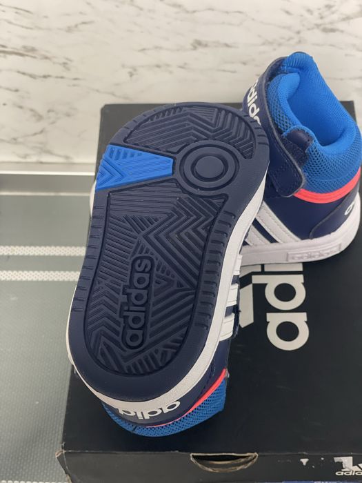 Детски кецове Адидас !