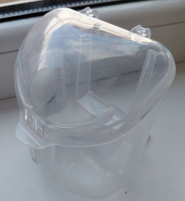 Nisip (362g), calcar natural (4 bucăți) şi hrănitor pentru păsări