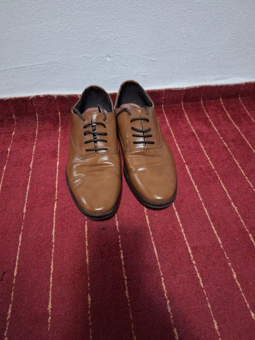 De vanzare pantofi marimea 42