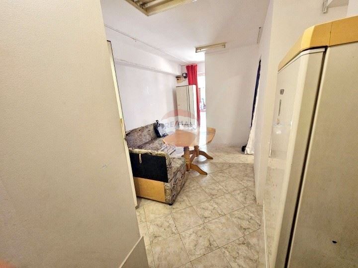 Продава се Двустаен апартамент в Варна, Цветен квартал - 50 кв.м за 1122 €/кв.м - Снимка #4