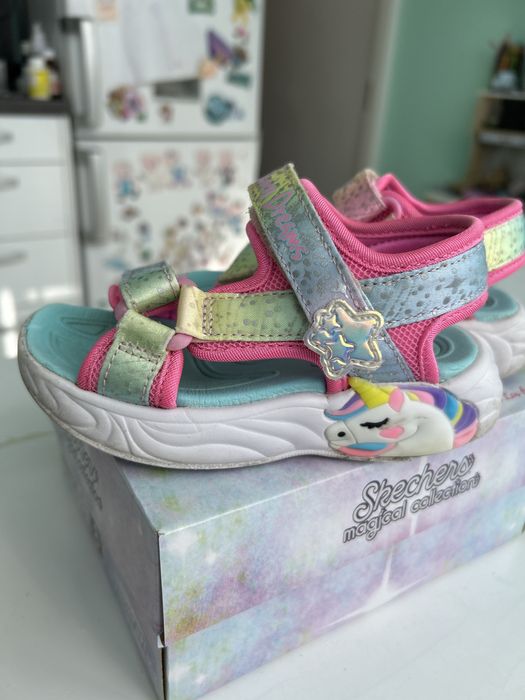 Момичешки сандали Skechers светещи