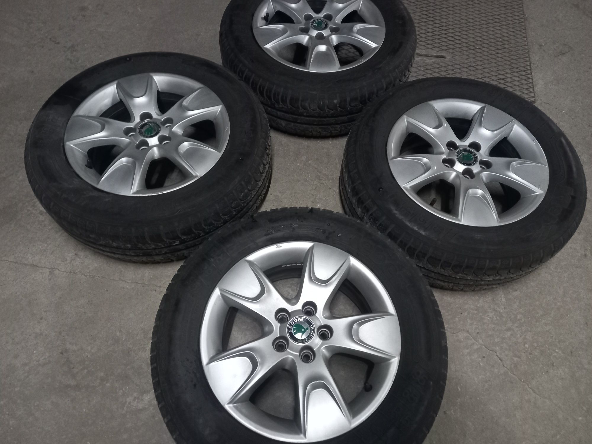 Лети Джанти с летни гуми Skoda Octavia (5х100) Шкода, Ауди, VW (vag)