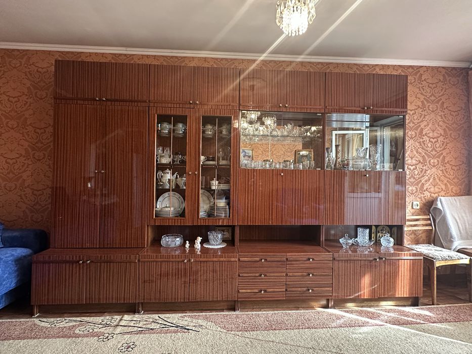 Сервант/стенка продам срочно