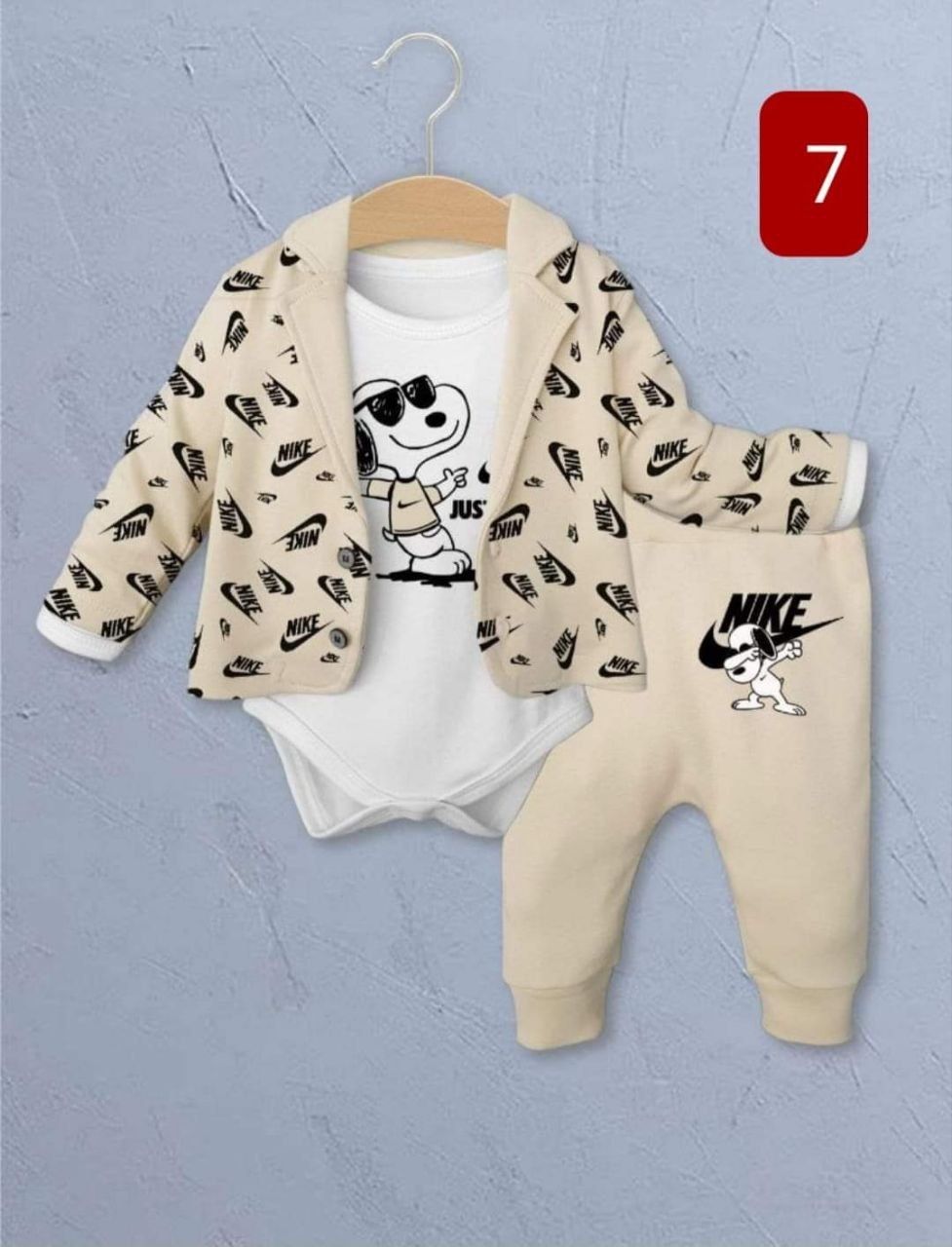 Compleuri pentru bebe
Set 3 piese

160 lei
3 6 9 luni