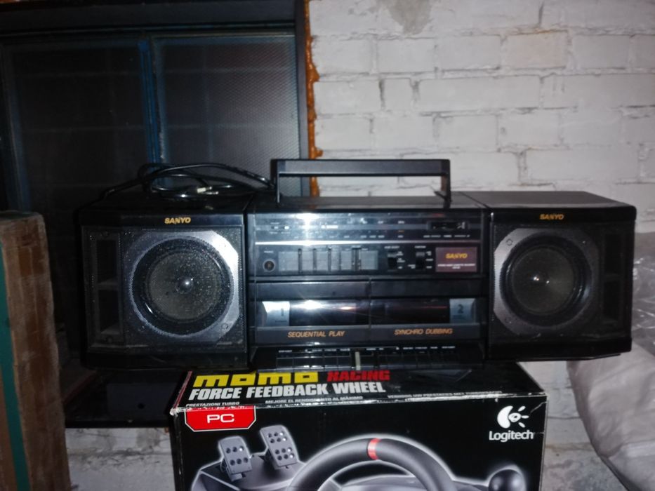 Radio casetofon SANYO