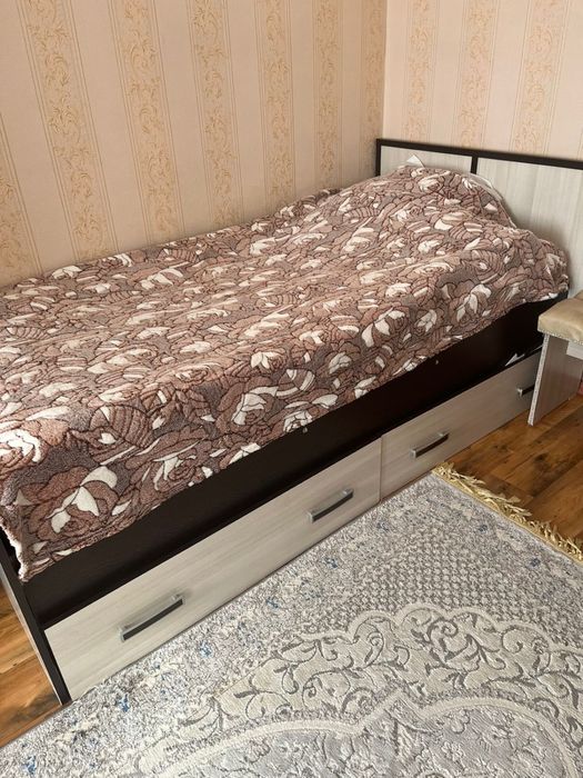 Продам кровать полуторку